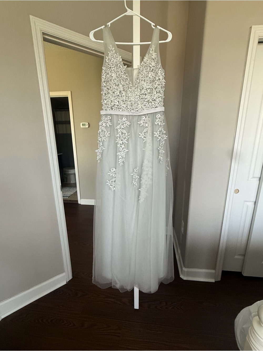 Ivory Lace Appliqué Tulle Wedding Dress with V-Neck